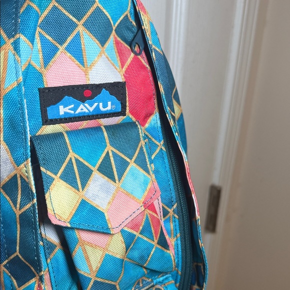 Kavu Multicolor Geometric Sling Bag - Picture 4 of 10
